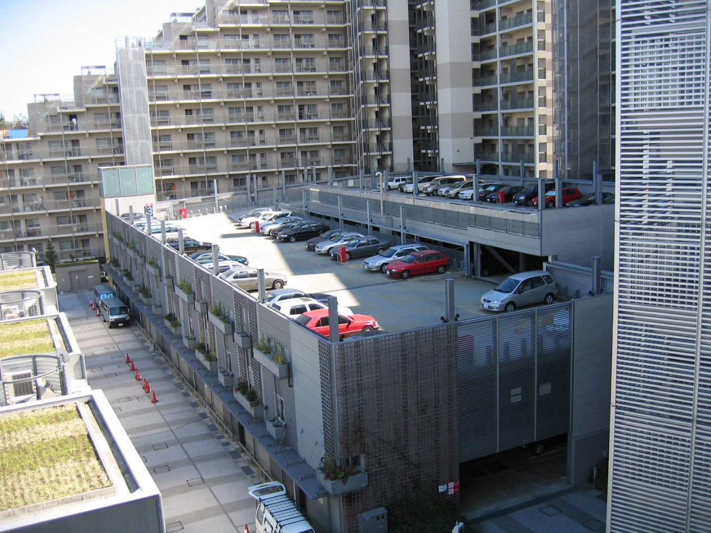 東京都内某集合住宅駐車場