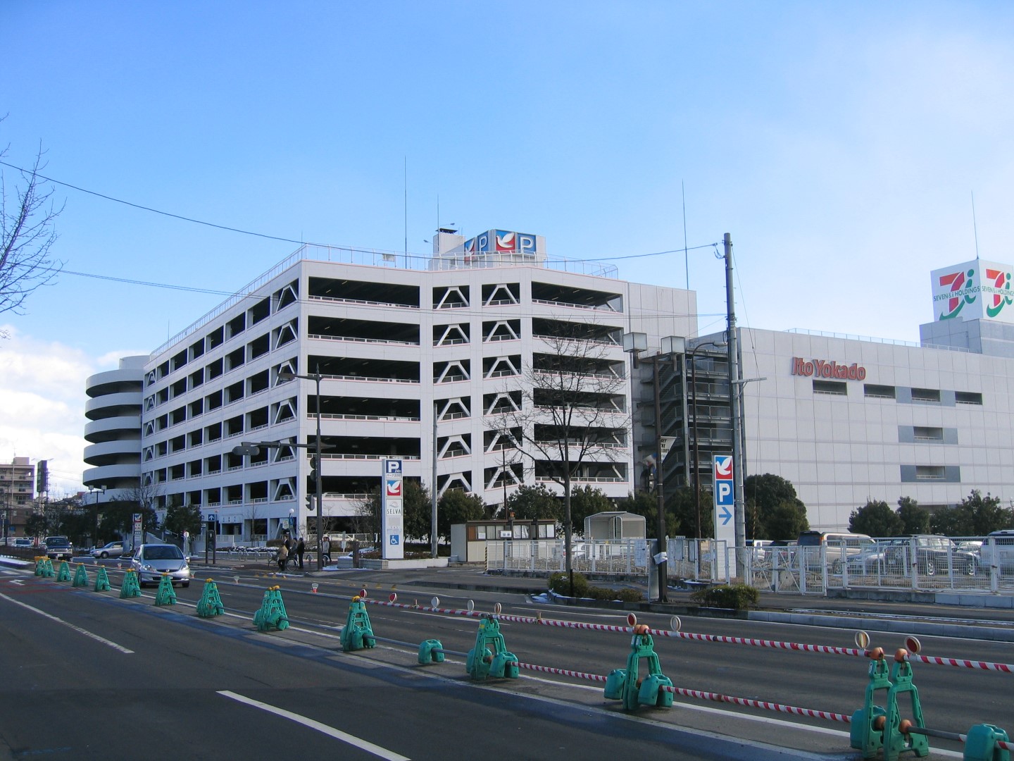 宮城県内某物販店舗駐車場