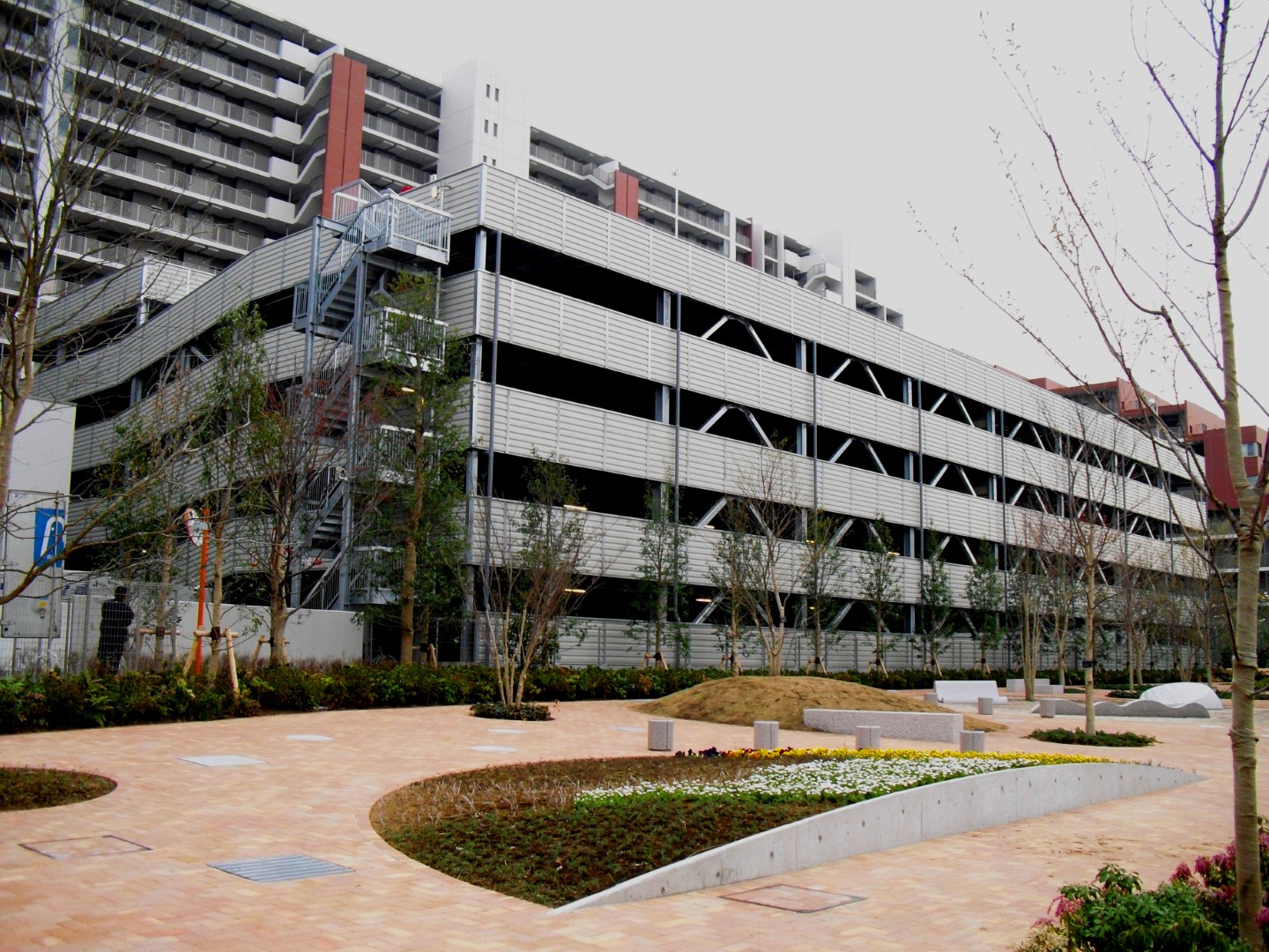 埼玉県内某集合住宅駐車場