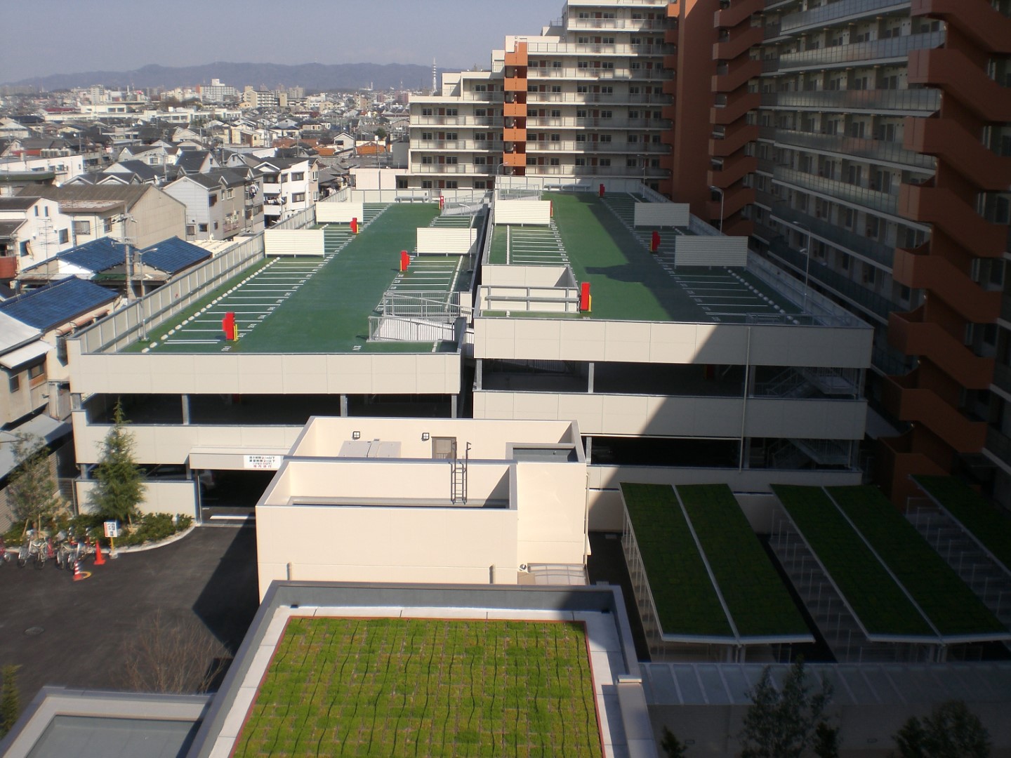 大阪府内某集合住宅駐車場