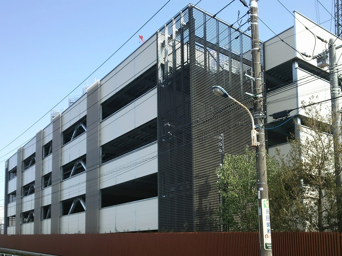 東京都内某集合住宅駐車場