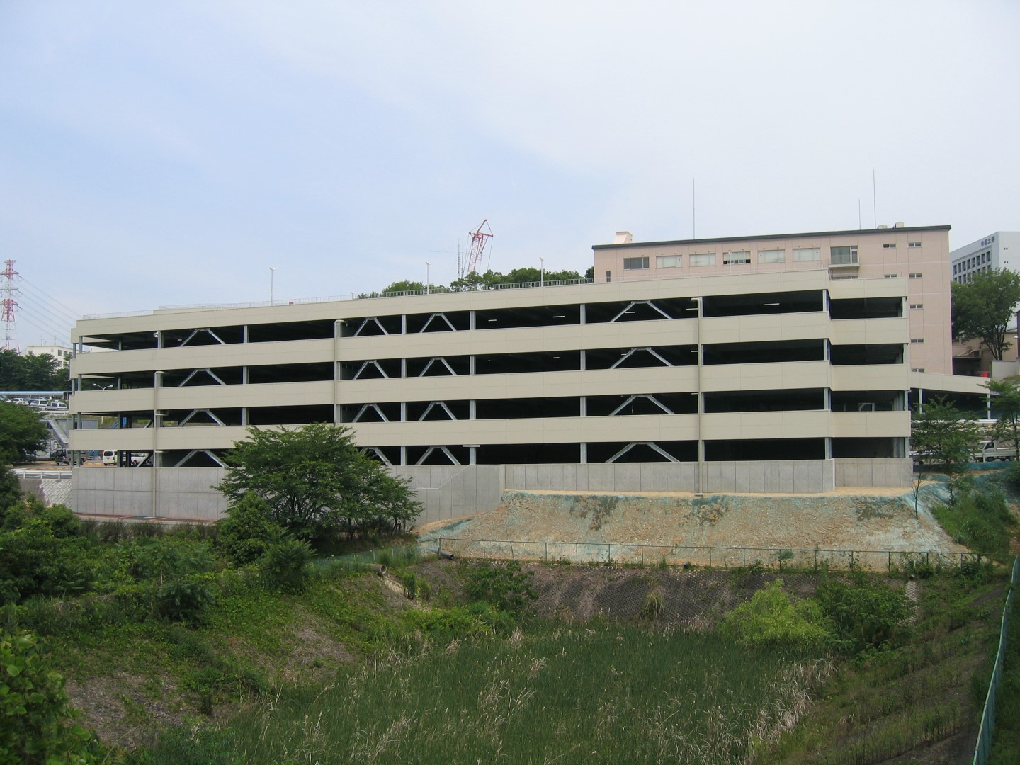 某大学・学生用駐車場