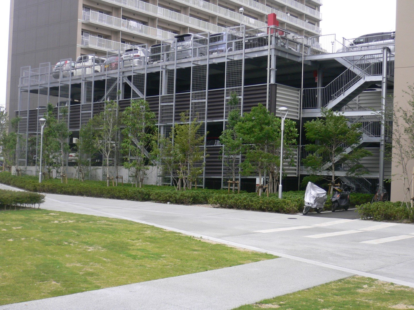 愛知県内某集合住宅駐車場