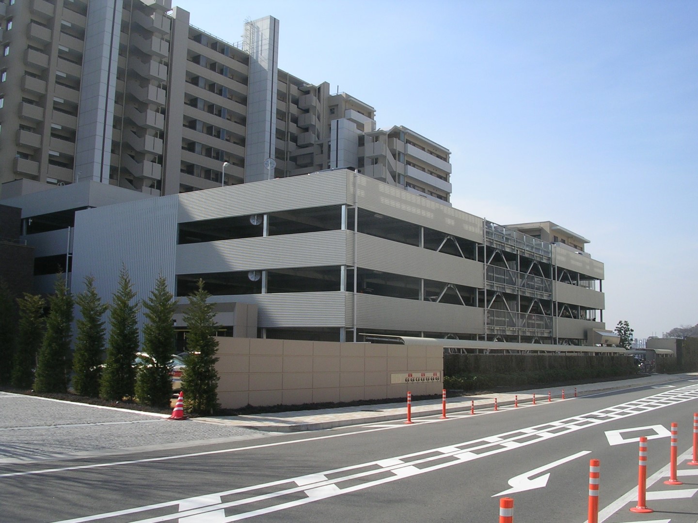 愛知県内某集合住宅駐車場
