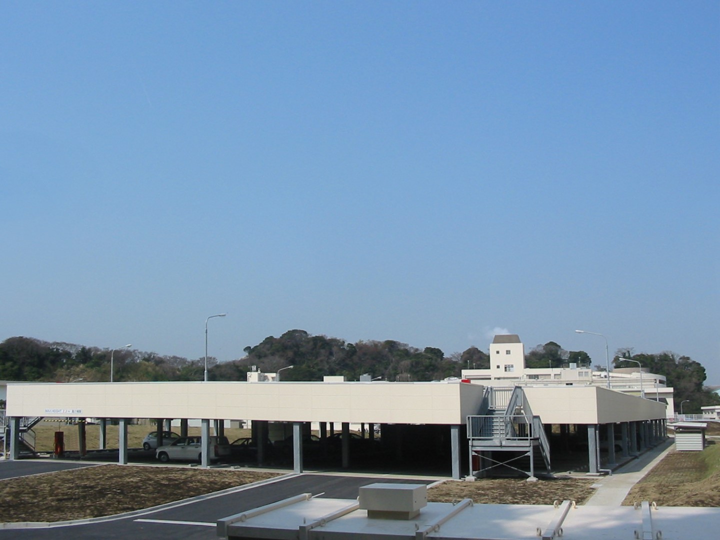 神奈川県内某集合住宅駐車場