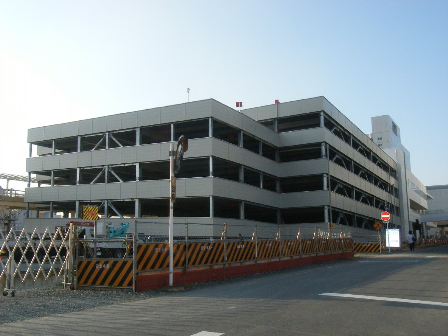 愛知県内某物販店舗駐車場