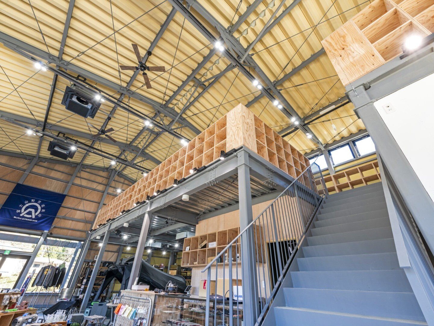 施工事例：富士山野営道具店｜株式会社内藤ハウス