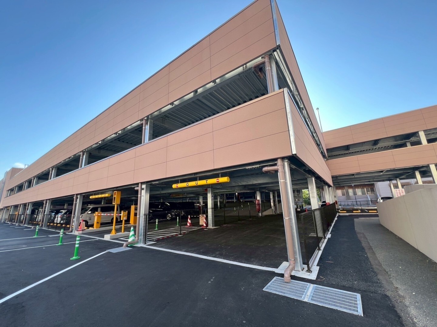 施工事例：九州大学(馬出)患者用立体駐車場｜株式会社内藤ハウス